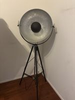 Stehlampe im Scheinwerfer-Design schwarz silber gebraucht