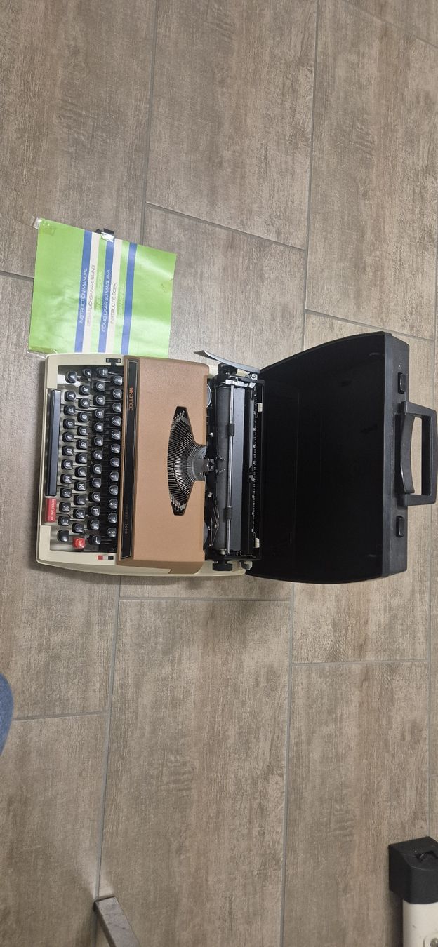 Macchine da scrivere: Vintage Reiseschreibmaschine, Mod – Usato da Netstal venduto da rin_qm2x 1