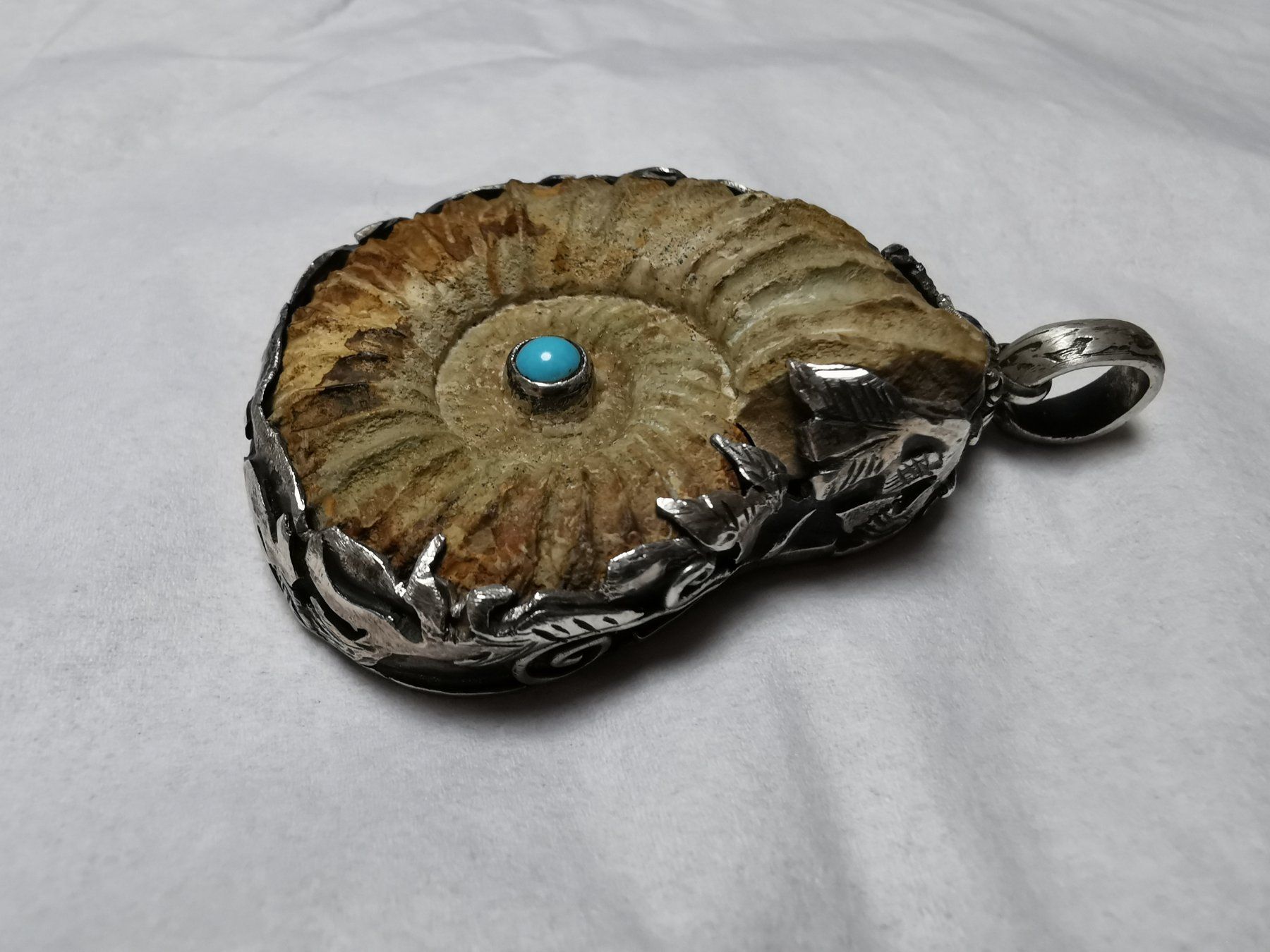 Pendentifs: Ammonite Fossil Anhänger mit Opal – Neuf avec emballage d'origine à Hinwil par Kampfhamster76 2