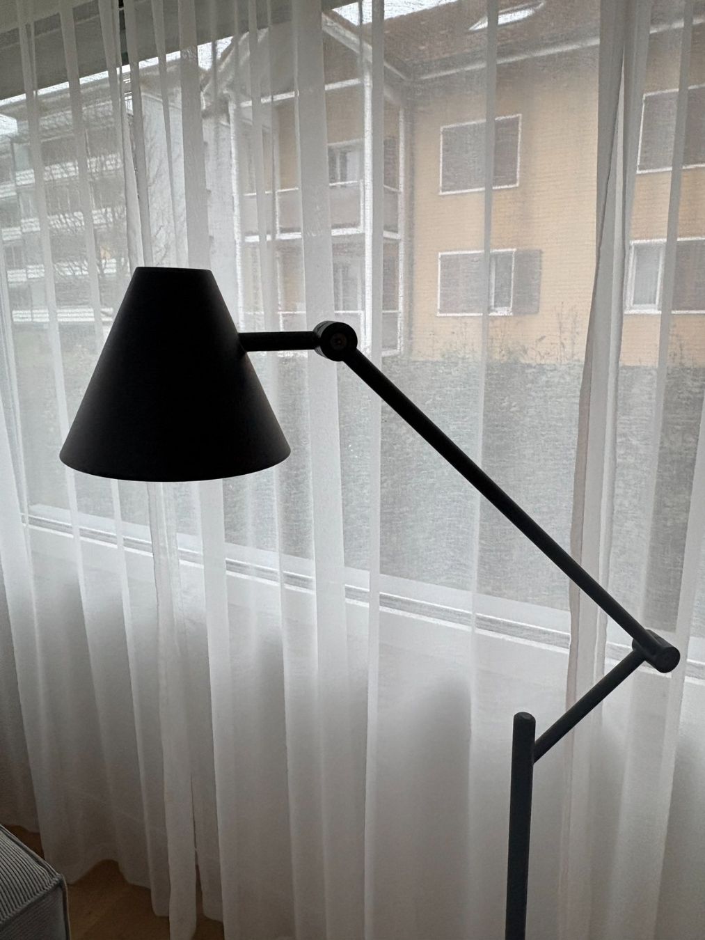Lampes: LED-Stehlampe schwarz NEU – Neuf (Voir description) à Steinhausen par sarastei 1