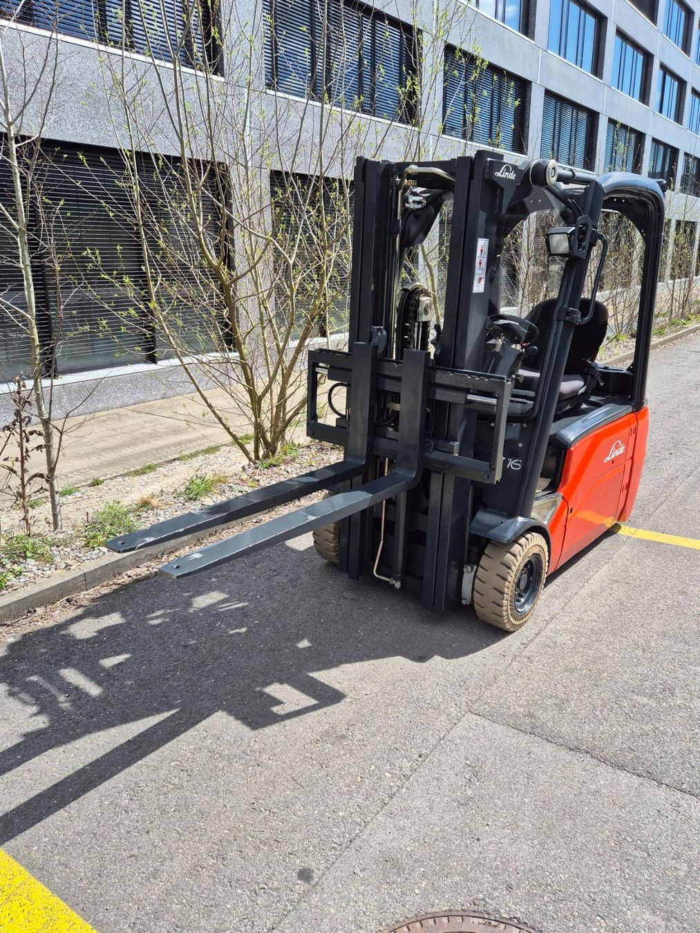 Linde Gabelstapler & Hubwagen: Stapler Linde E16L-01 – Gebraucht aus Aarau von LM-Handel