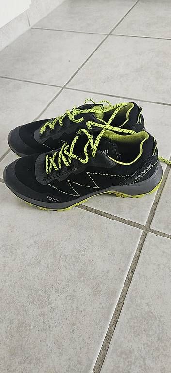 Scarpe per ragazzi: Trekking Schuhe – Usato da Hirschthal venduto da Karinmogli