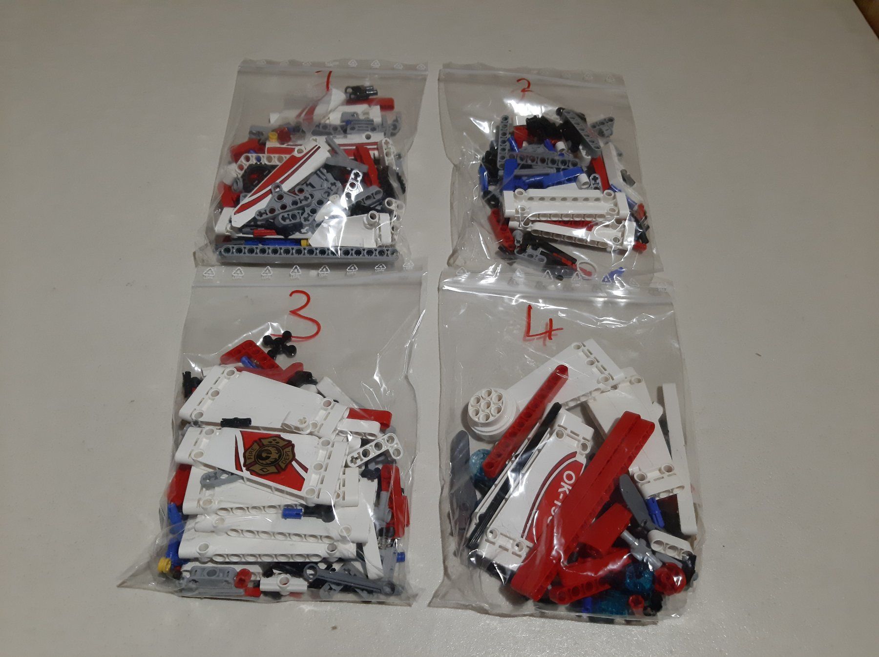 Lego Kit di costruzioni: Lego Technic 42040 Fire Plane. – Nuovo (secondo la descrizione) da Tramelan venduto da bragamal 2
