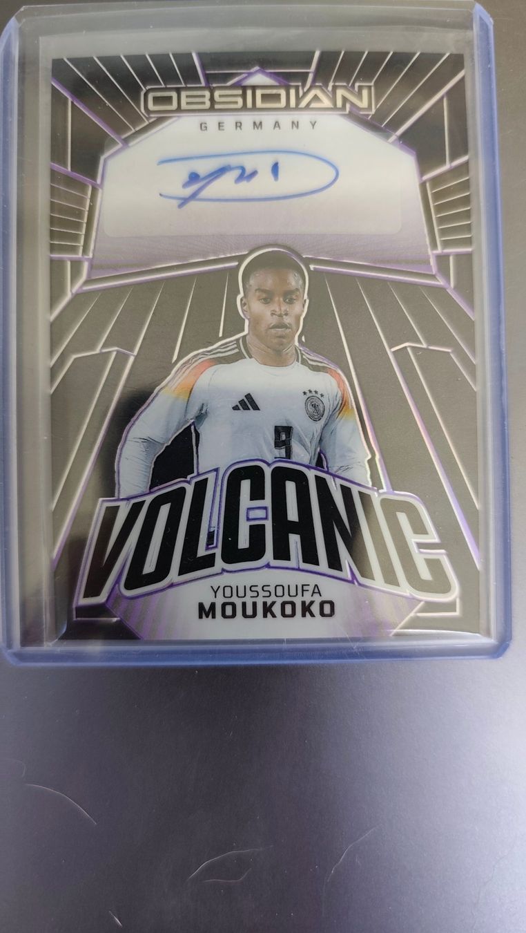 Panini Carte collezionabili: Panini Obsidian 2024 Youssoufa Moukoko /50 mit Autogramm – Usato da St. Gallen venduto da RudyundFloydCards