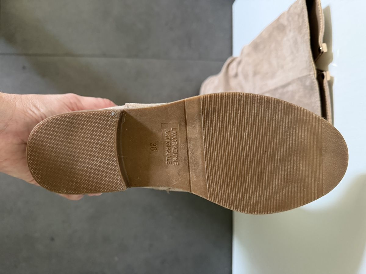 Scarpe da donna: Stivali scamosciati beige  – Nuovo e nell'imballaggio originale da Muzzano venduto da nat_x9hf 2