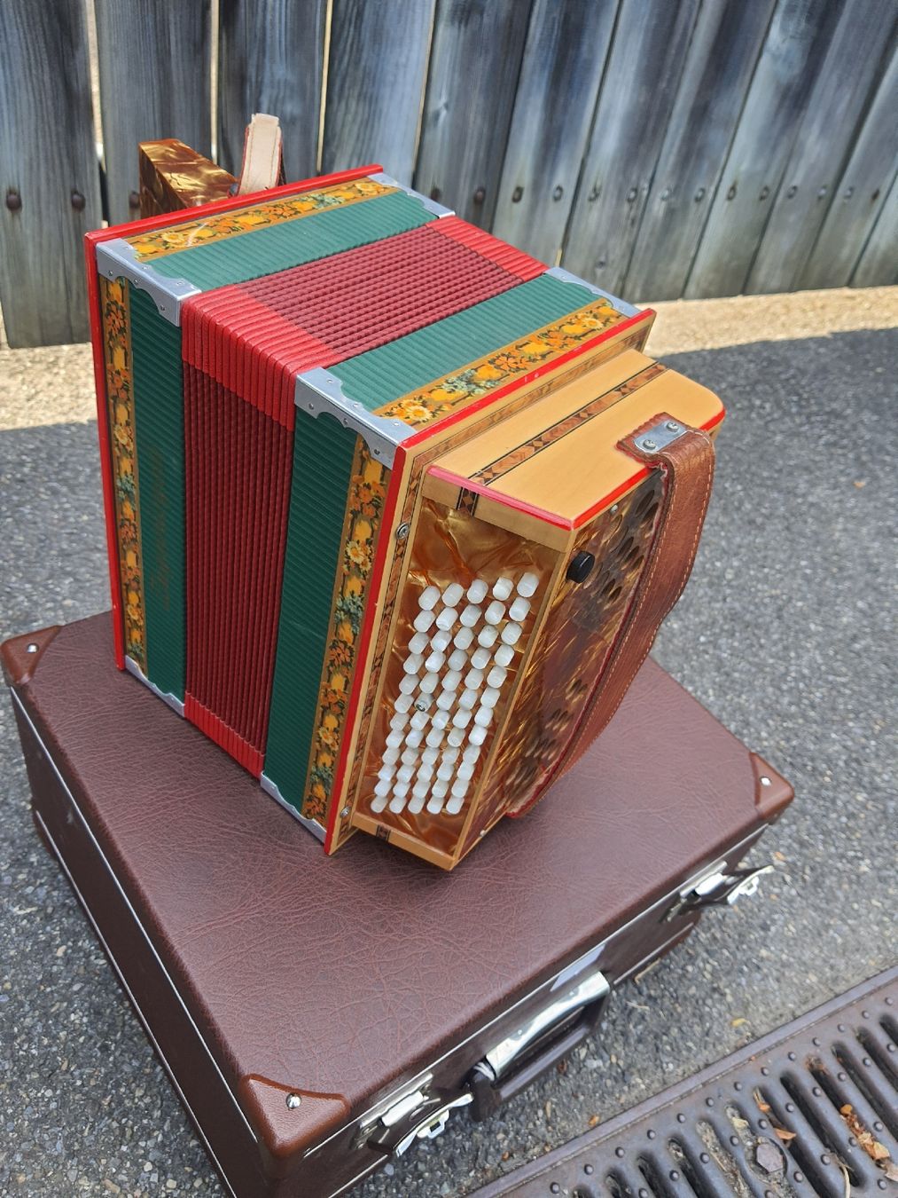 Strumenti musicali: zugerorgeli chromatique B griff  – Usato da Pont-de-la-Morge venduto da Mirabelle0 5