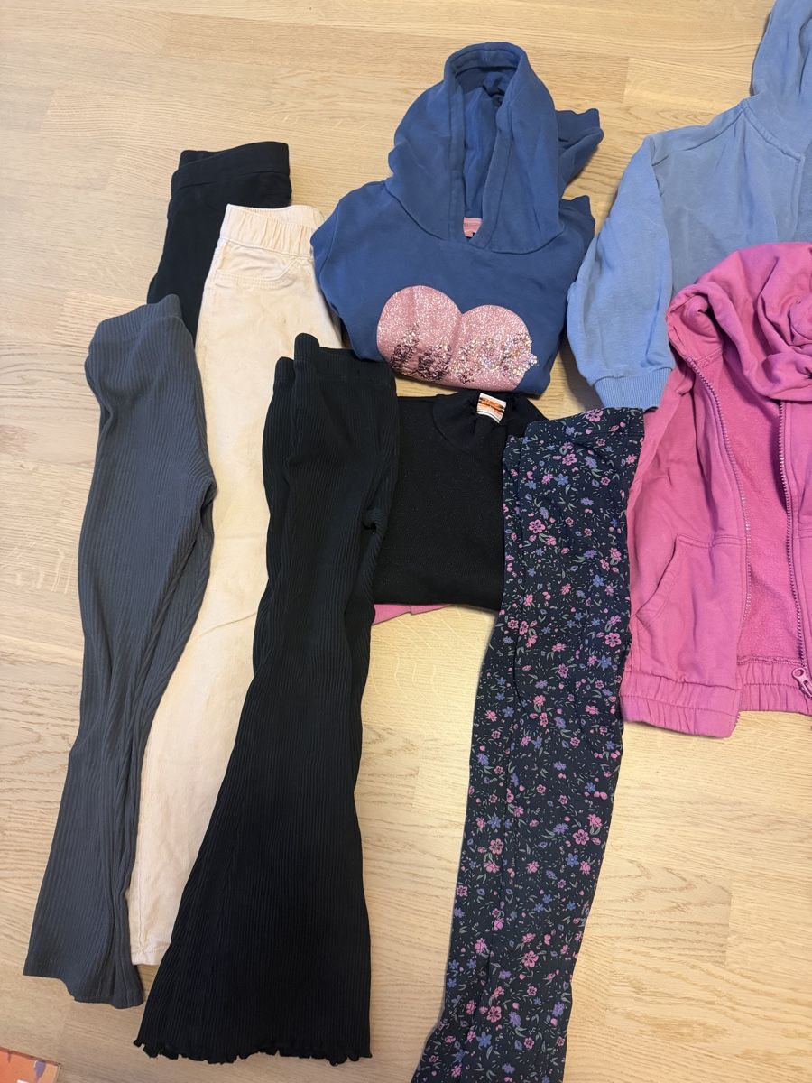 Lotti & Set di vestiti: Kleiderpaket Mädchen Gr.128-134 – Usato da Büren SO venduto da Kunsthaus-Gallery 1
