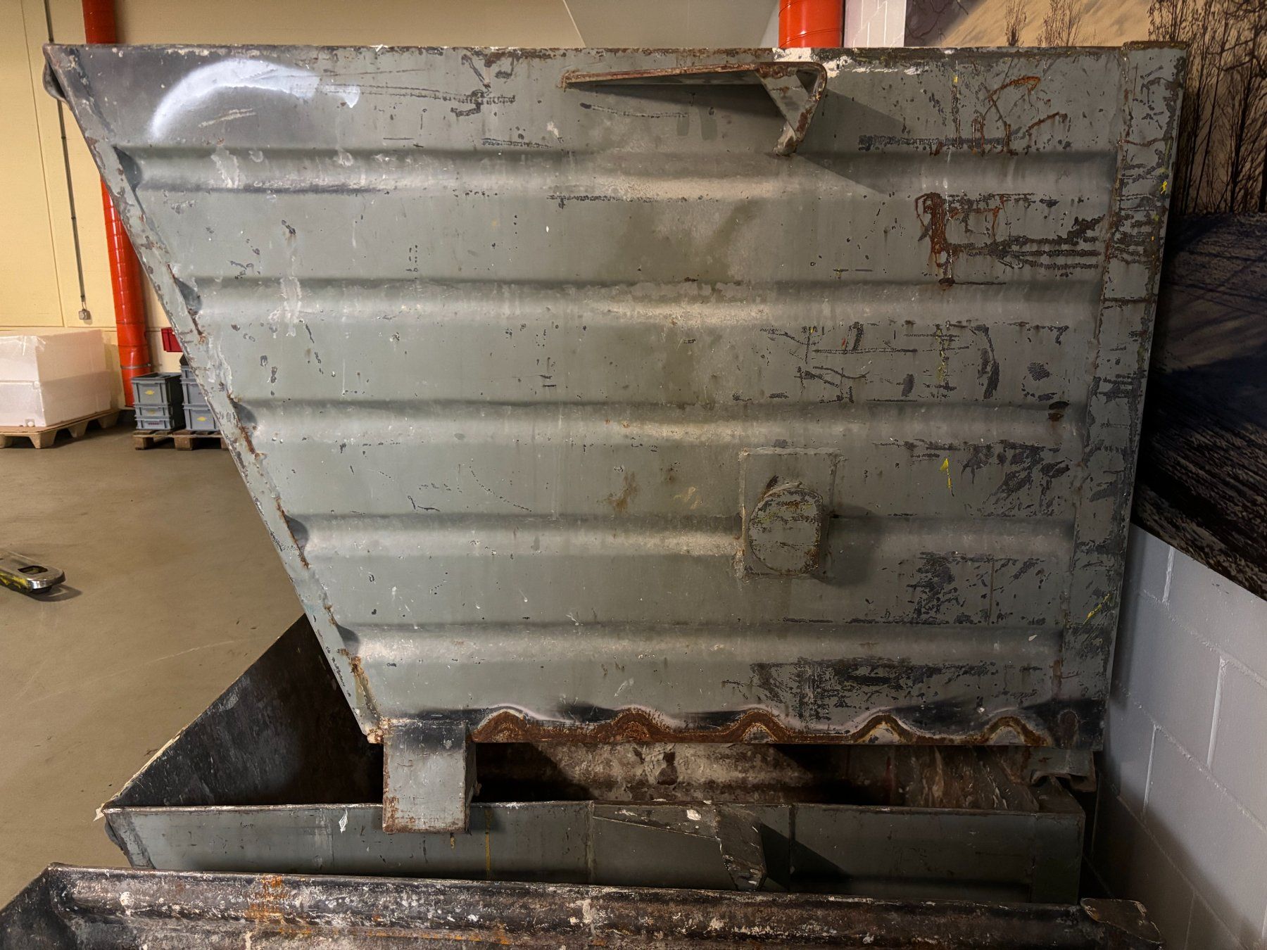 Contenitori edile: Bauschuttmulden inkl. Entleer Vorrichtung – Usato da Hinwil venduto da fac_688b 1