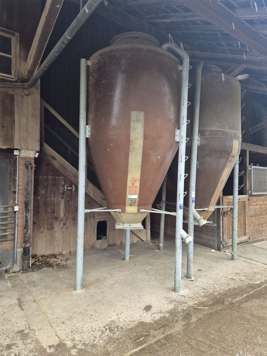 Futter: Futtersilo Nr2 – Gebraucht aus Oberwil-Lieli von Ricardo_r323