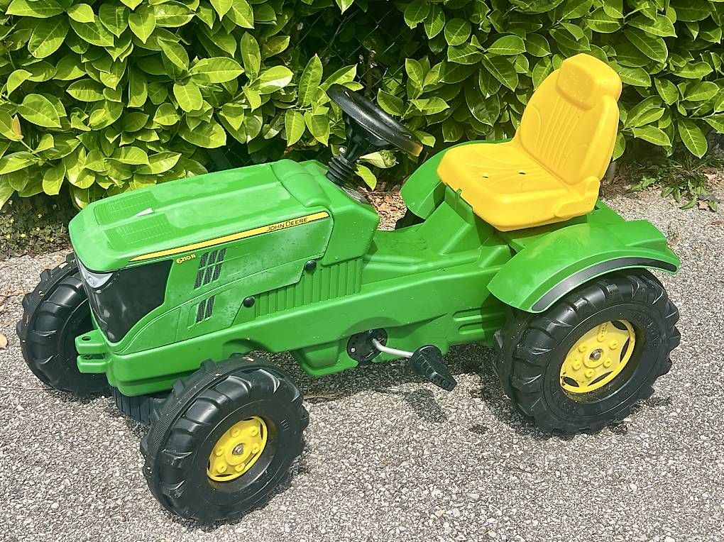 Veicoli per bambini: Trattorino a pedali stile John Deere – Usato da Breganzona venduto da Acmik