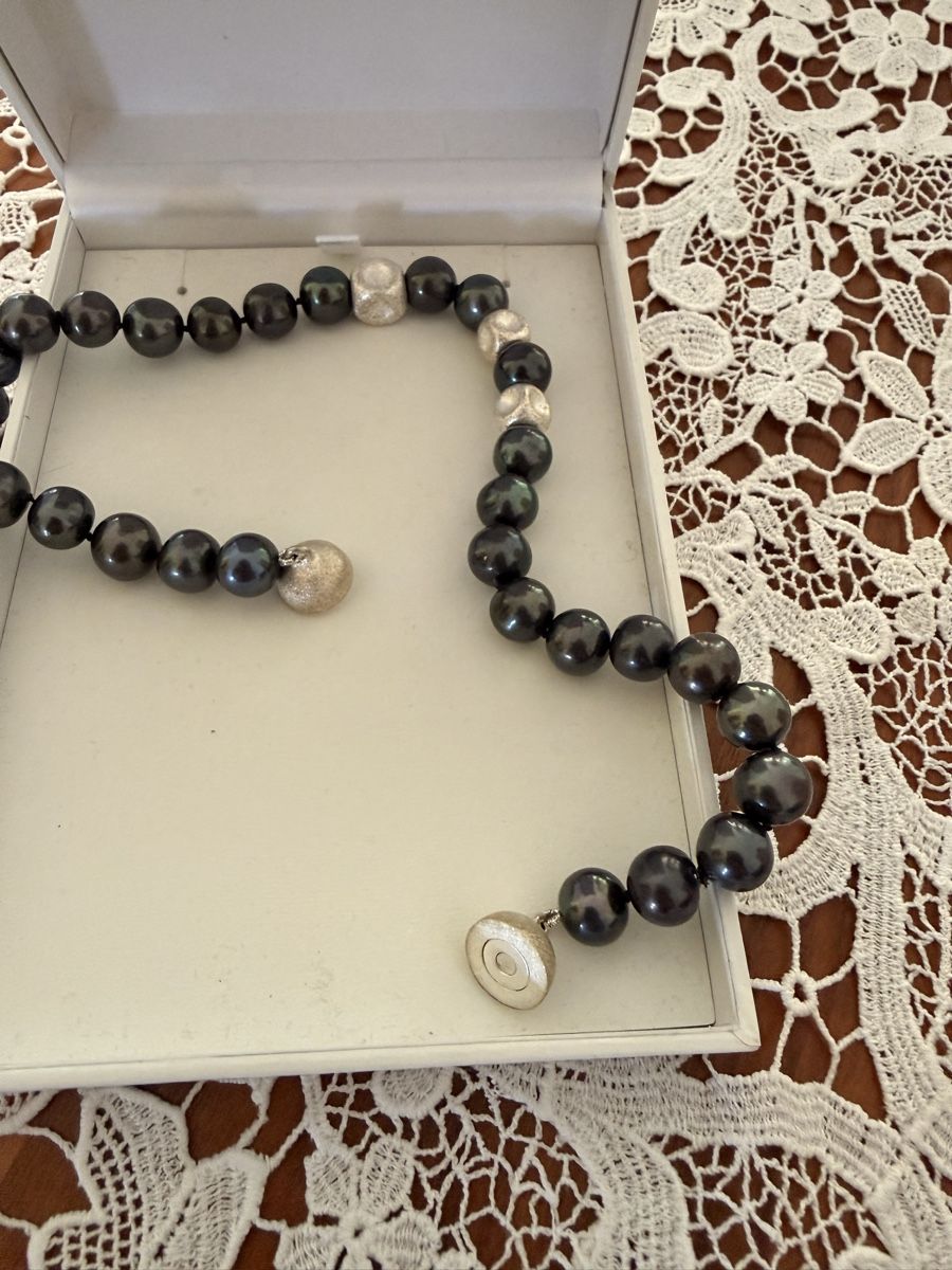 Catenine: Elegante schwarze Perlenkette mit Silber – Nuovo (secondo la descrizione) da Rorschacherberg venduto da galylea 1