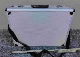 Silberner Aluminium-Werkzeugkoffer