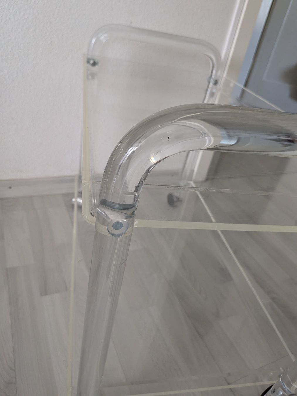 Carrelli di servizio: Plexiglas Servierwagen Beistelltisch – Usato da Emmen venduto da magelan 5