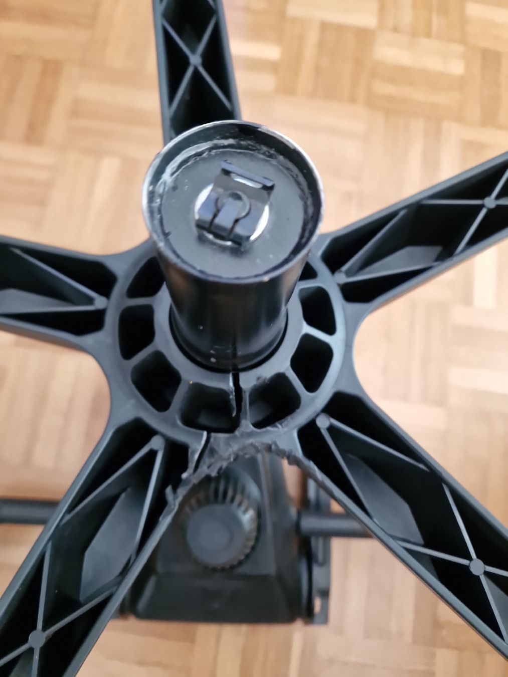 Razer Sedie: Razer Tarok Pro Gaming Chair - Usable, Needs Repair – Difettoso da Winterthur venduto da Fra90 1