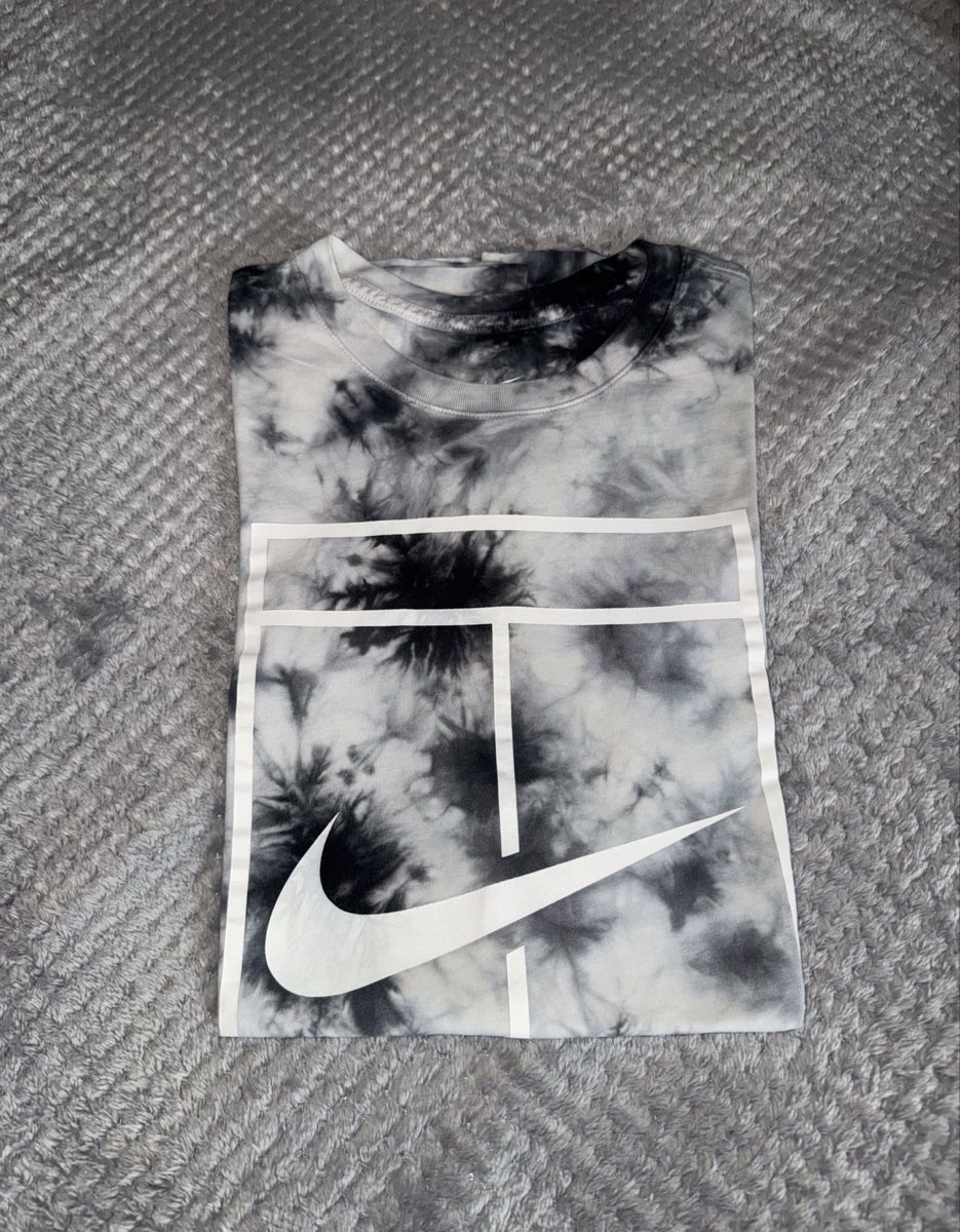 Nike T-shirt: NIKE TIE-DYE T-SHIRT – Usato da Aigle venduto da ama_n8k2
