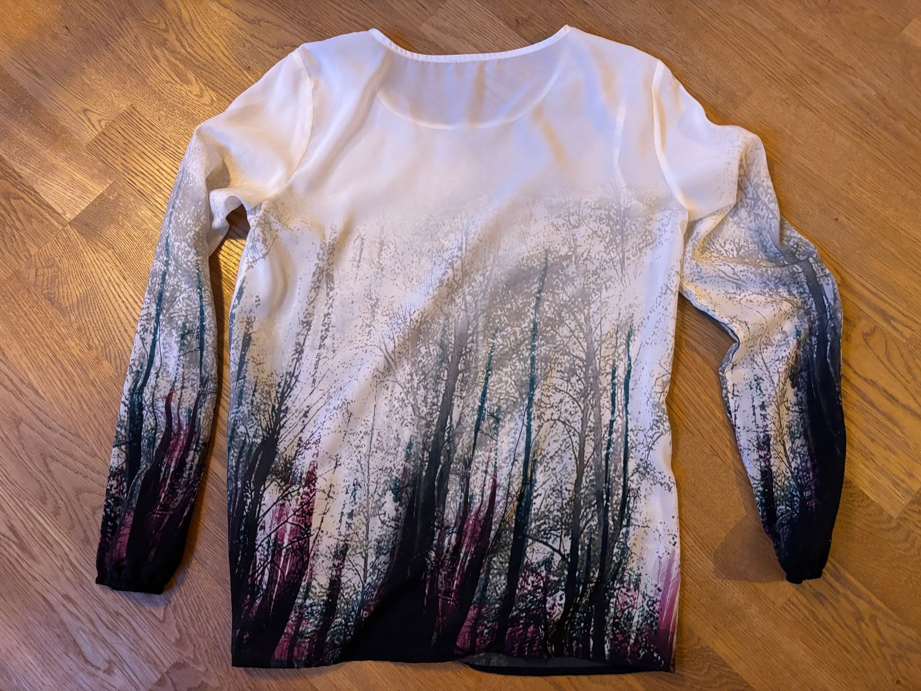 Blusen: Bluse mit Wald-Print Grösse 34 100% Polyester guter Zustand – Neu (gemäss Beschreibung) aus Weissbad von Studently 2