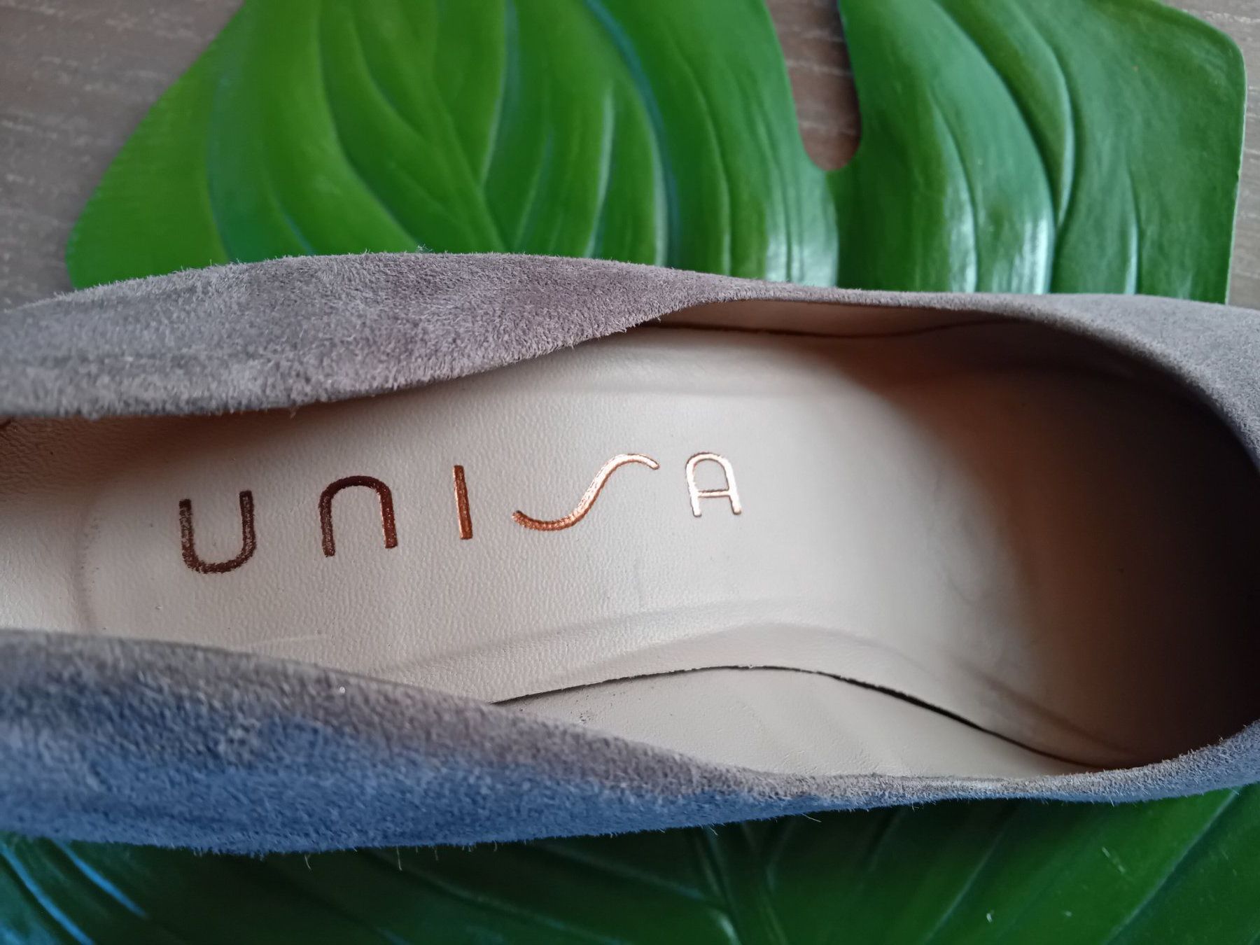 Unisa Scarpe da donna: Graue Unisa Pumps Grösse 37 Wildleder – Nuovo (secondo la descrizione) da Rüthi (Rheintal) venduto da titlis07 3