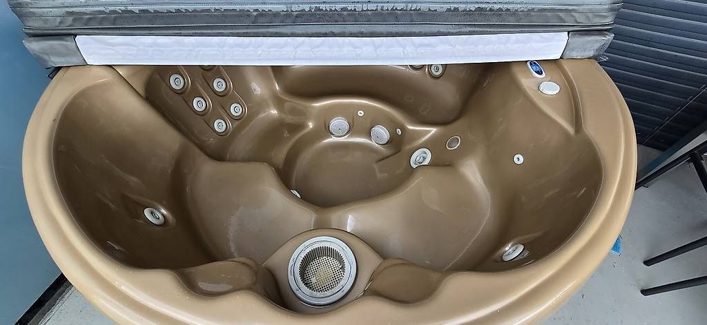 Whirlpool: Whripool 5 Personen – Usato da Altstätten SG venduto da nan_rx5t 2