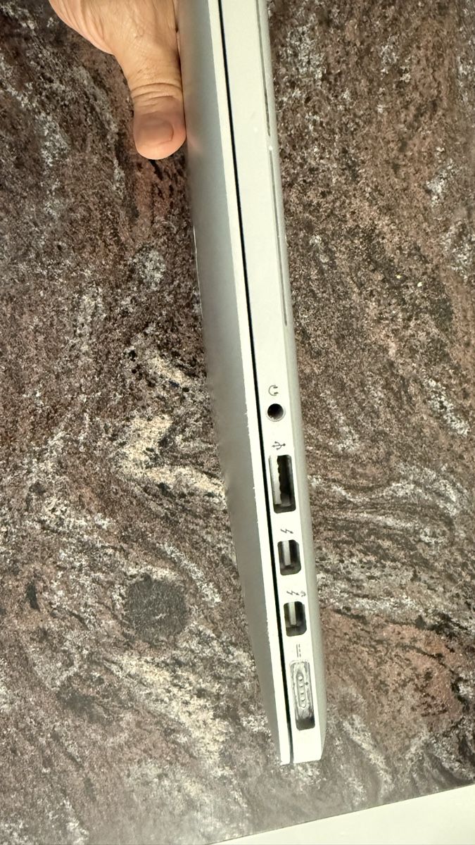 Apple Notebook: Apple MacBook Pro 15" Nur mit Windows 11 Pro. Zoll – Usato da St.Gallen venduto da gauwo 8