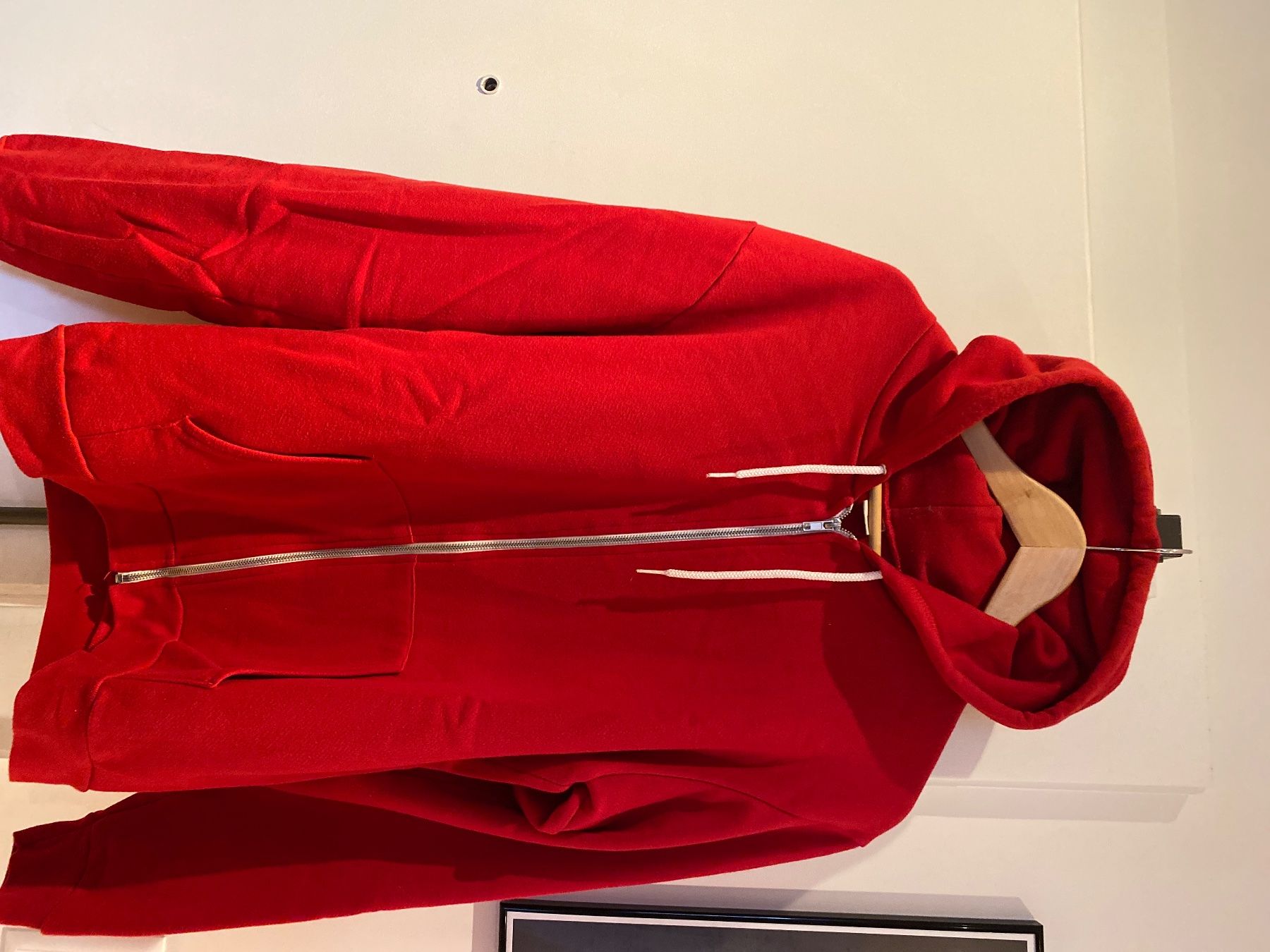 T-shirt: American apparel - pull a capuche zip - Taille L – Usato da Geneve venduto da tom_d7f8