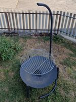 Moderner flexibler Grill mit Feuerschale