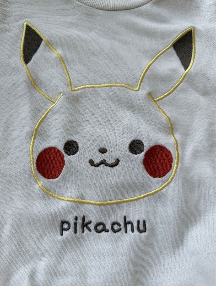 Pulls & Sweat-shirts: Pull Monpoké Pikachu, taille 100 – D'occasion à Genève par valmath 1