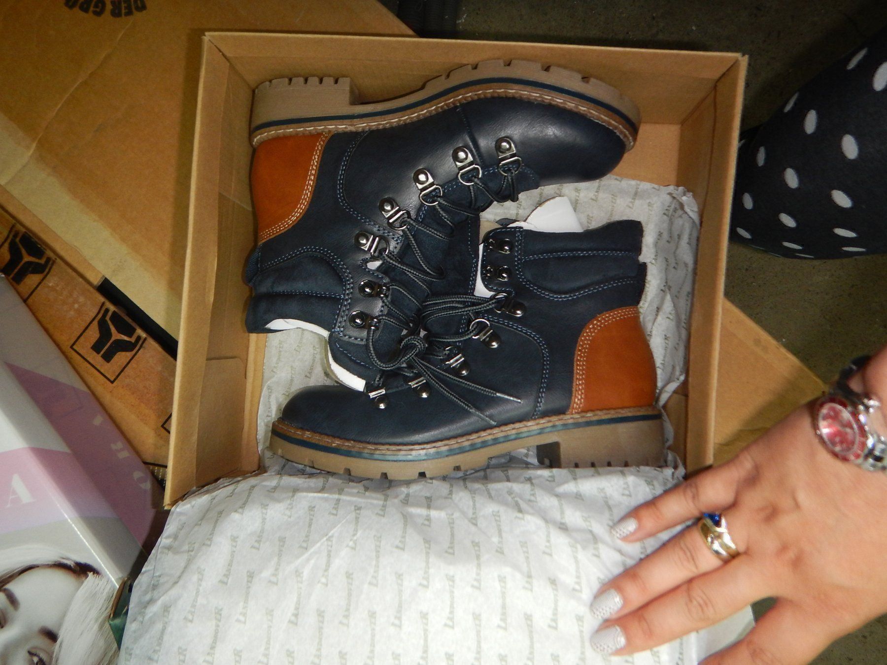 Scarpe da donna: 36 stivaletti scarponcini donna NUOVI – Nuovo e nell'imballaggio originale da Coldrerio venduto da camillo71