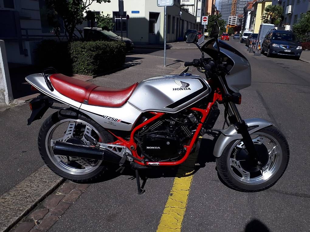 Strada: Honda VT 250 F 1983 – Usato da Basel venduto da Vfsteve