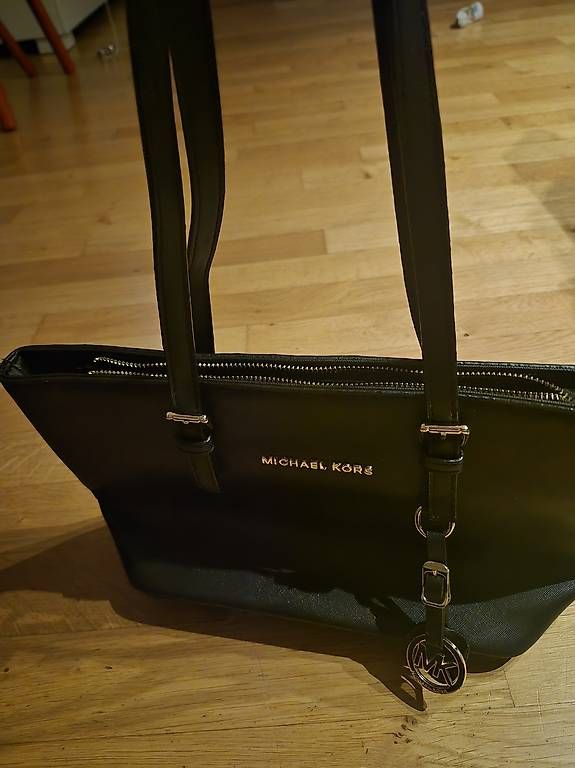 Michael Kors Sacs femmes: Tasche – D'occasion à Einsiedeln par BiJuMe93 2
