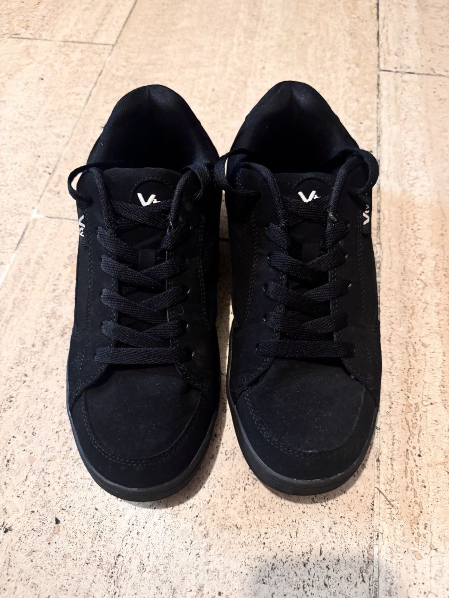 Scarpe da uomo: Sneaker / Turnschuhe - Vty Grösse 41 - schwarz – Nuovo (secondo la descrizione) da Killwangen venduto da yas_reg0 1