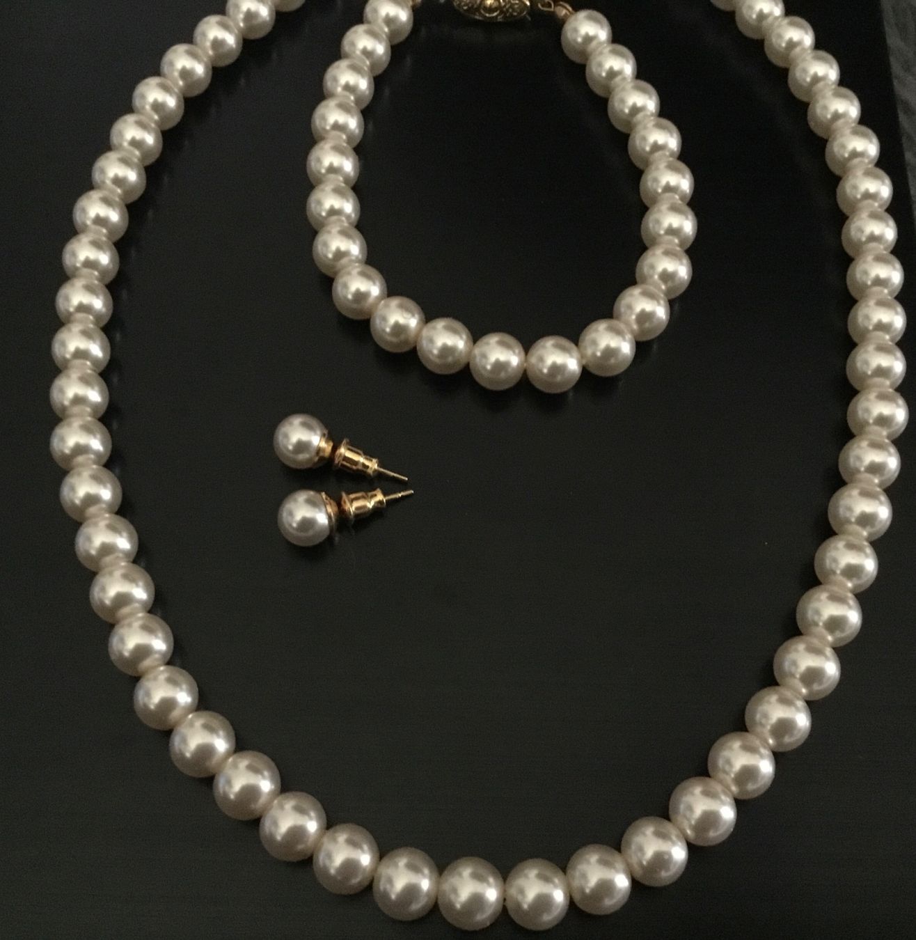 Catenine: Perlen Set: Halskette, Armband & Ohrstecker – Usato da Schlieren venduto da Jeajet