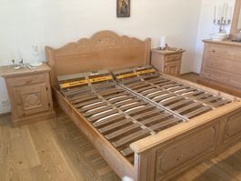 Exklusives Massivholz Schlafzimmer
