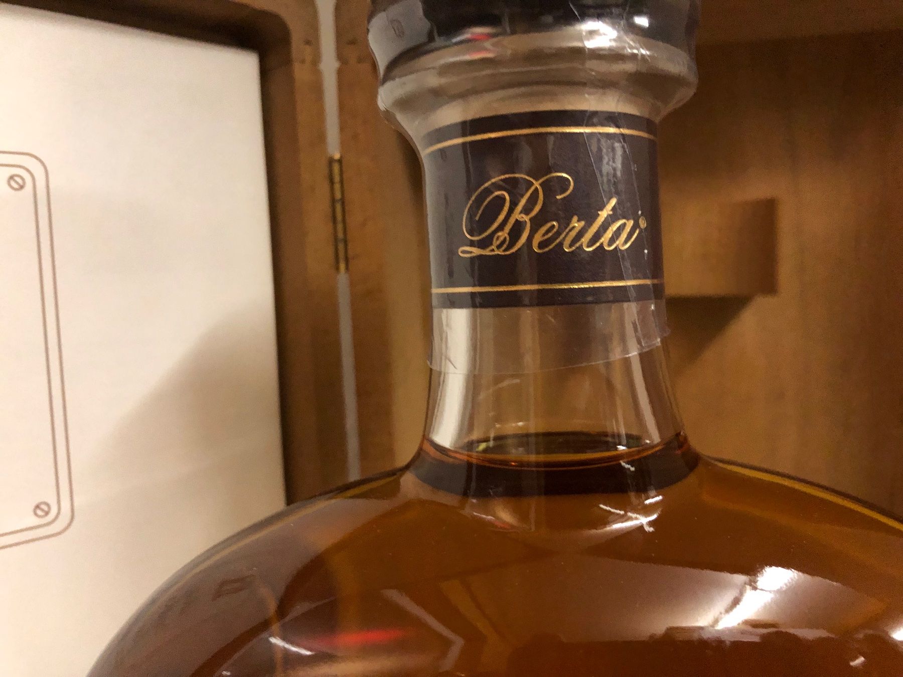 Berta Spiritueux: Grappa Berta Devina in edler Holzkiste 2013 – Neuf avec emballage d'origine à Wöschnau par Vinsale 4