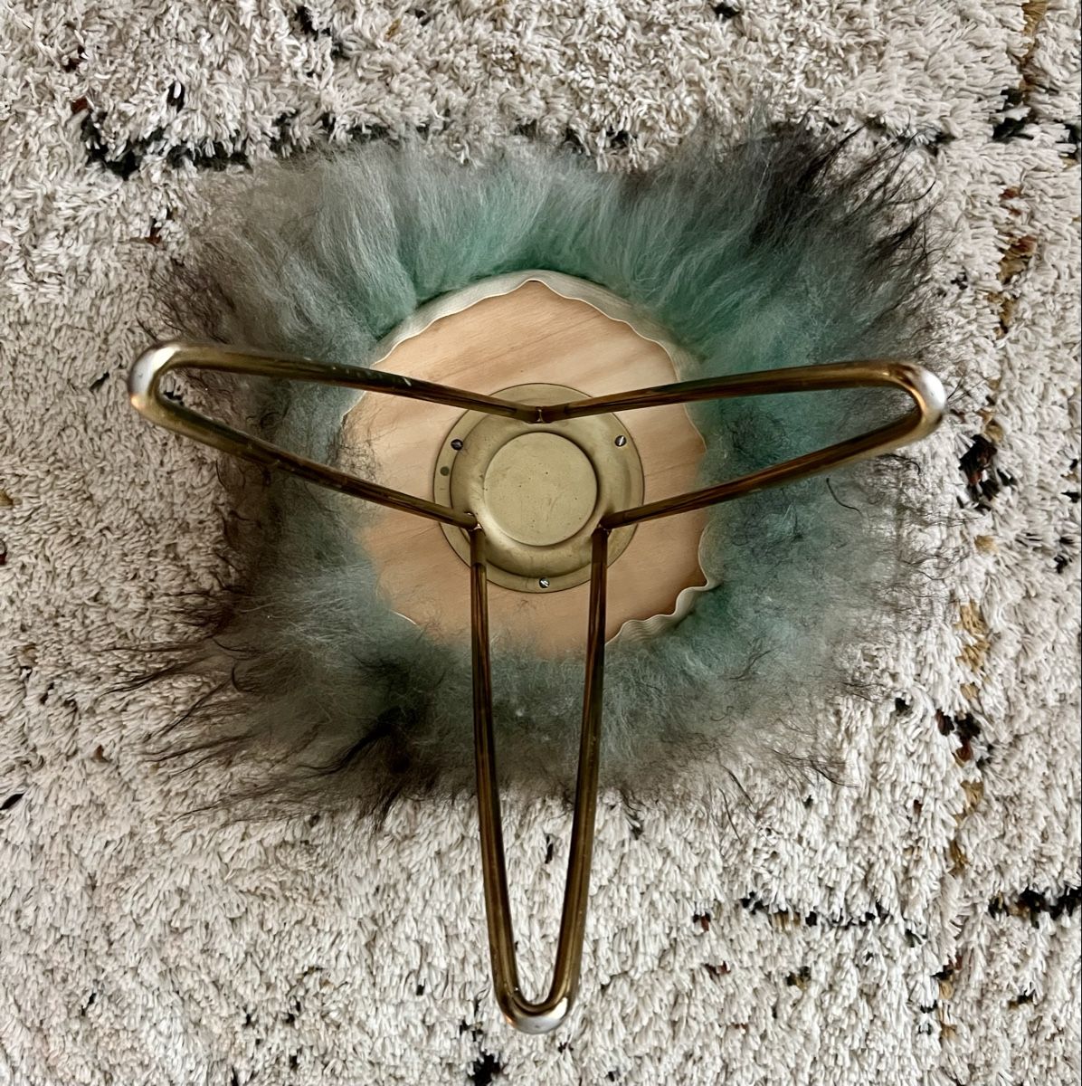 Sgabelli: Original 70er Design Fellhocker Hairpin Hocker – Usato da Hunzenschwil venduto da Madachica 6