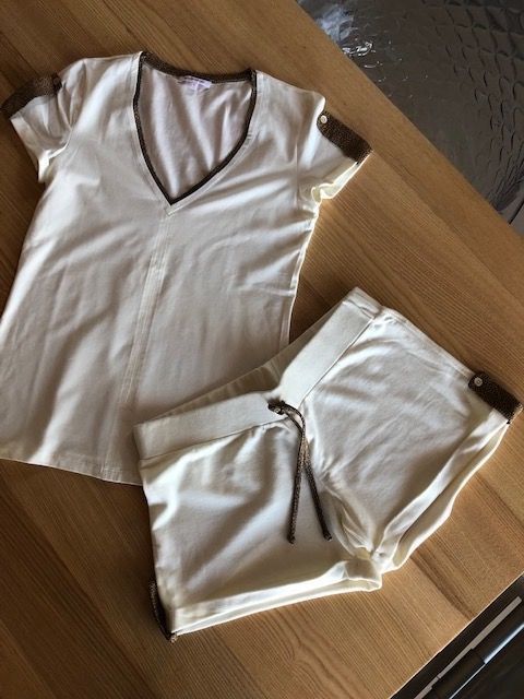 Lotti di vestiti: Set Borbonese Mis.42 IT – Usato da Davesco-Soragno venduto da dvf_7h6d