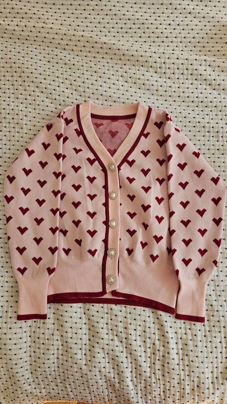 Giacche: Cardigan rose à coeurs rouges, taille S – Nuovo (secondo la descrizione) da Lausanne venduto da feathernox