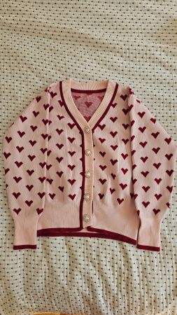 Cardigan rose à coeurs rouges, taille S