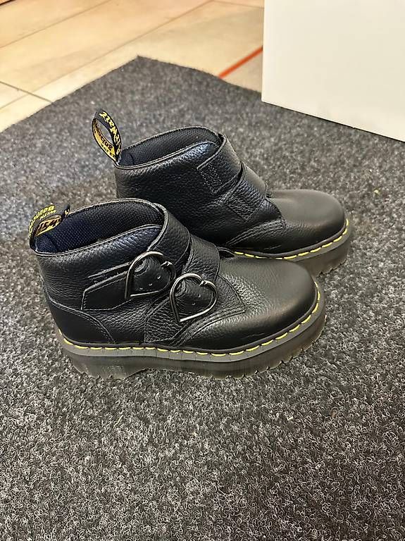 Damenschuhe: Dr. Martens Devon Heart leather platform boots in Gr. 36    – Gebraucht aus Buttikon SZ von roy_pvy5