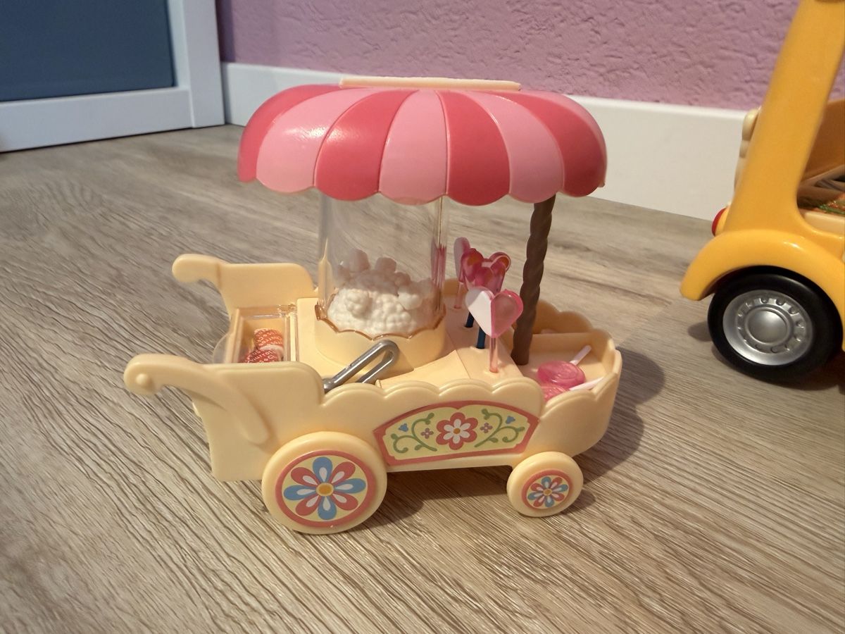 Sylvanian families Giocattoli: Sylvanian Hot-Dog Van und Candy Stand – Usato da Winterberg ZH venduto da mischi29 1