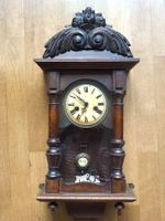 Hübsche, kleine Wanduhr aus Holz mit Pendel ca. 1900 antik