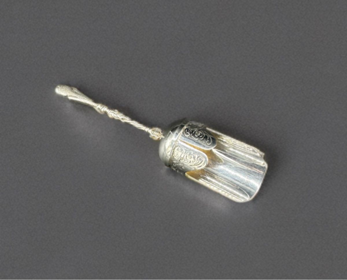 Cucchiai: Antique Silver-plated Sugar Scoop / Caddy Spoon – Usato da Villmergen venduto da JacRon