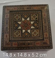 Dekorative Holzschatulle 14.8x14.8x5.2 cm guter Zustand