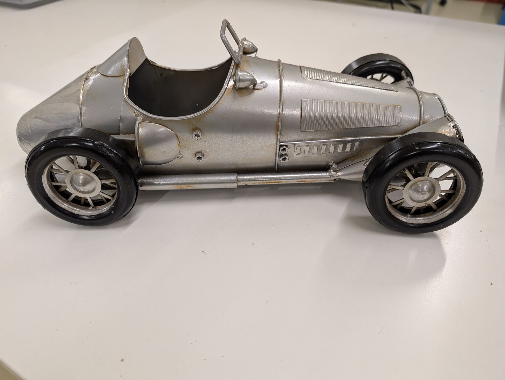 Modellini d'auto: Oldtimer, Blechauto als Flaschenhalter – Usato da Obfelden venduto da Mandifera 2