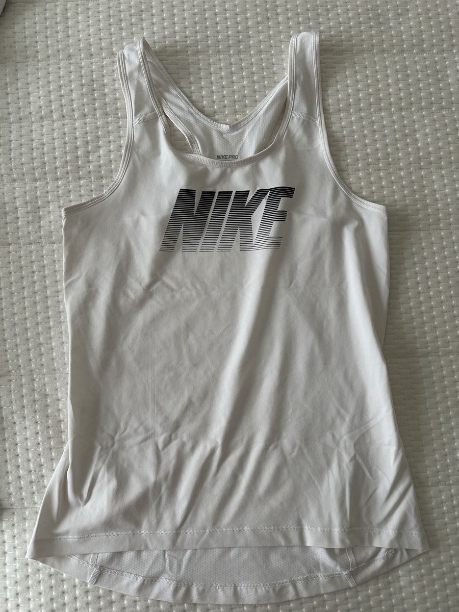 Nike Top: Weisses Nike Sport Top Gr. M – Nuovo (secondo la descrizione) da Glattbrugg venduto da SMusic98