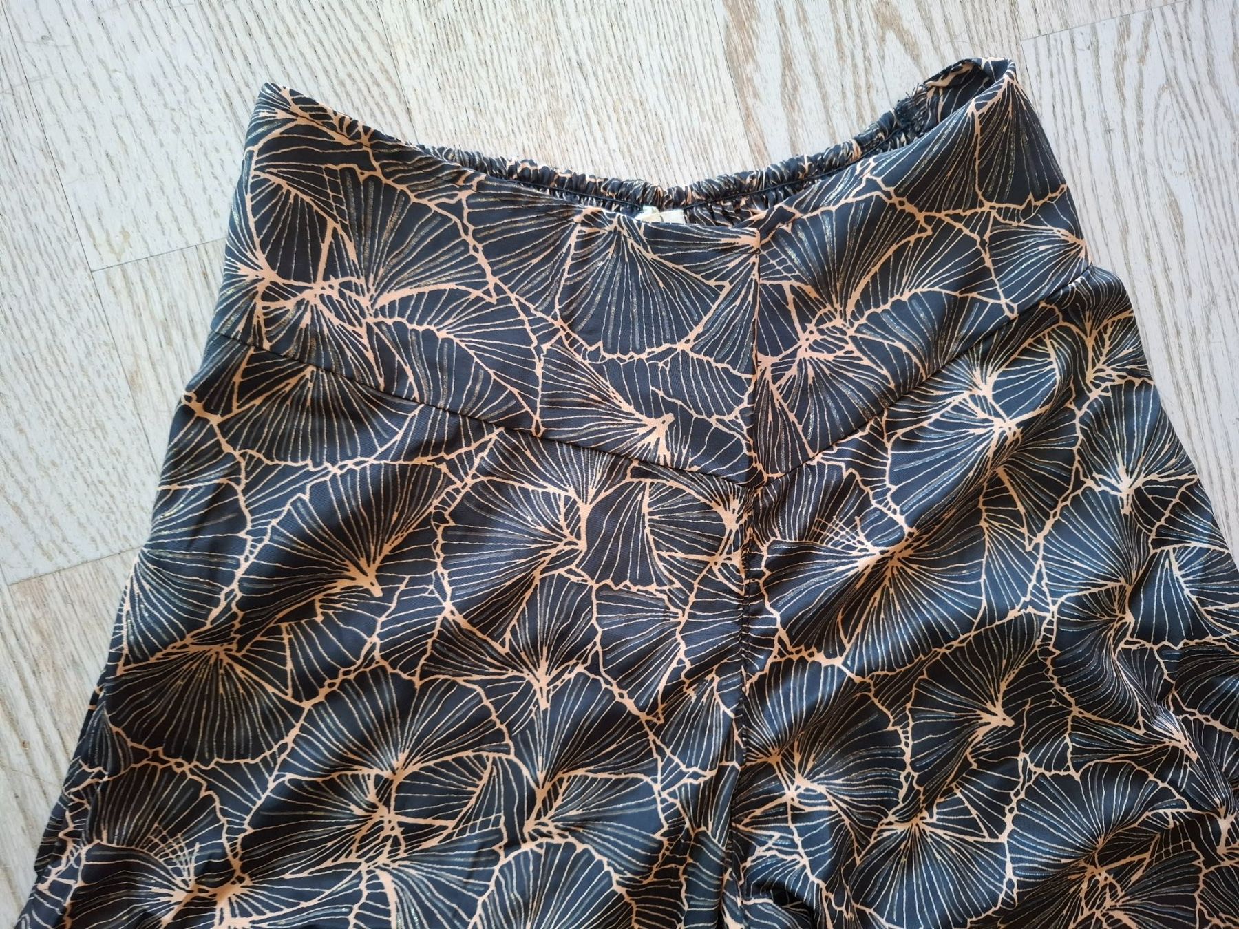 Pantaloni: Weite, fliessende Hose mit Seide. Gr. S – Nuovo (secondo la descrizione) da Wolhusen venduto da Pindha05 3