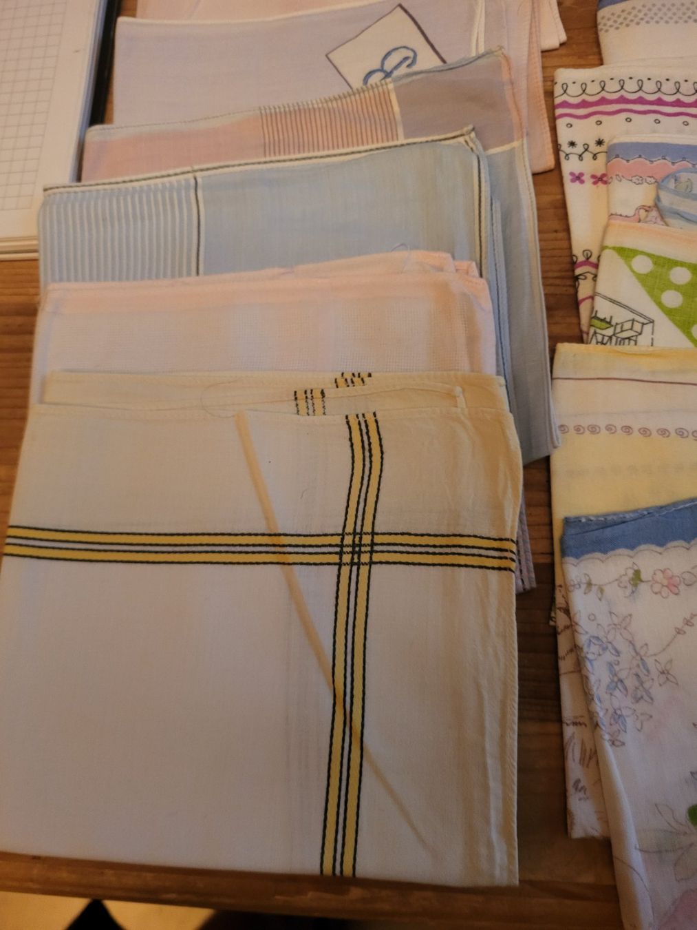Autres vêtements & accessoires: 36 Damentaschentücher – D'occasion à Guggisberg par Aegertenlehn 2