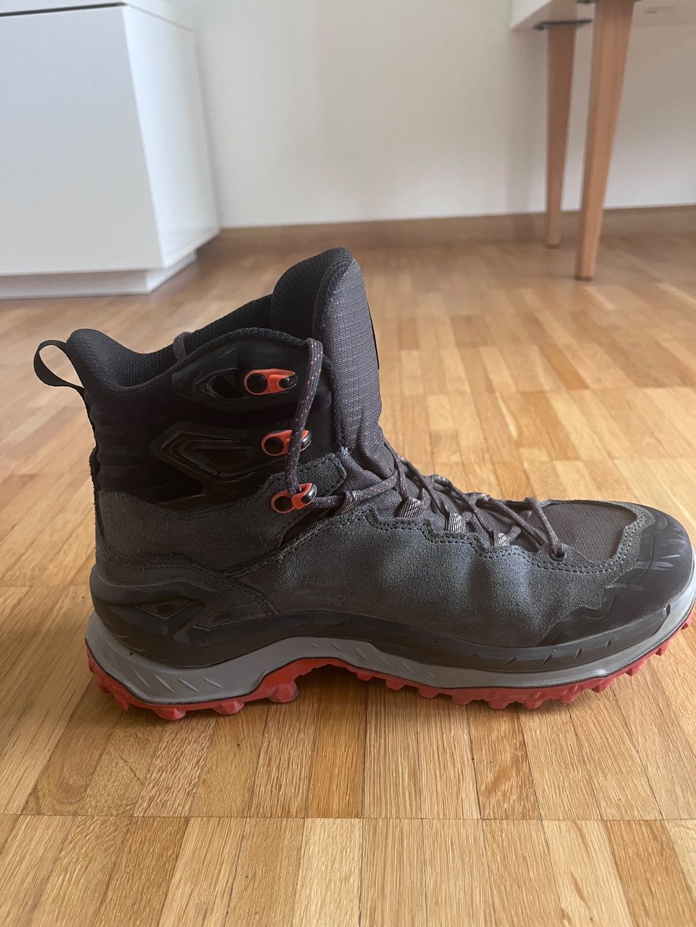 Lowa Scarpe da uomo: Wanderschuhe Gr. 42 - LOWA – Usato da Basel venduto da asa_xzb8 2