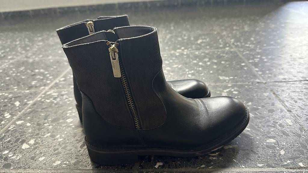 Navyboot Damenschuhe: Navyboot Stiefeletten in grau/schwarz – Gebraucht aus Gockhausen von enanaa 1
