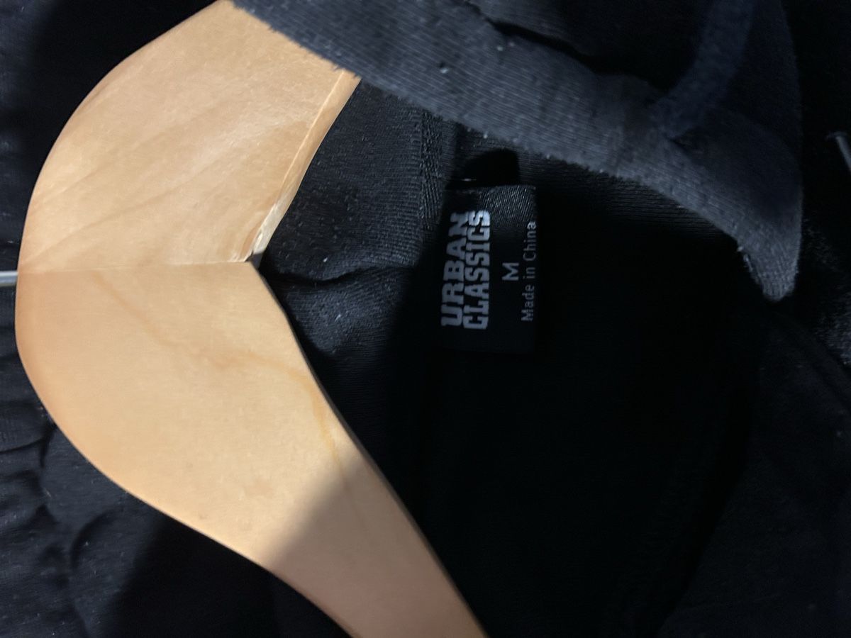 Pullover & Sweatshirts: Schwarzer Pullover Urban Classics – Gebraucht aus Reinach BL von the_9lwh 2