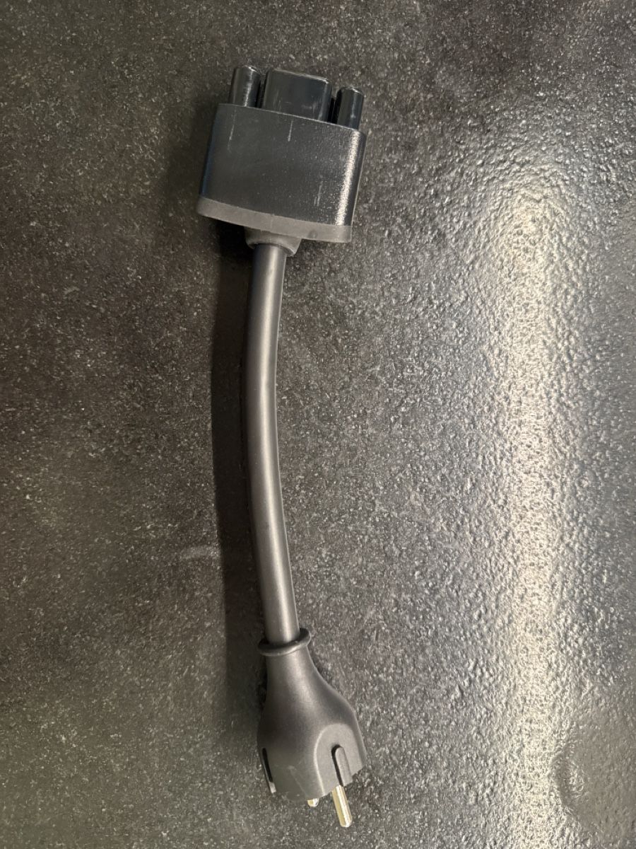 Tesla Sonstiges Fahrzeugzubehör: Tesla Schuko-Adapter EU – Neu (gemäss Beschreibung) aus Gossau ZH von che_q7f9